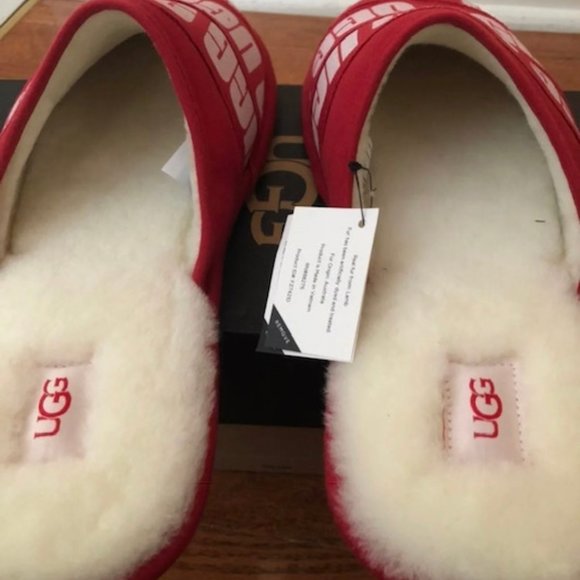 UGG Scuff Graphic Band Red Slipper. Sheepskin. Wool. Size: 10, 12 - Picture 5 of 8